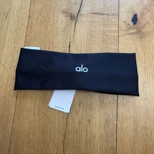 Alo Black Headband